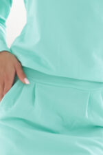 189-12 Dresowa sukienka z długim rękawem i kieszeniami - wygodny fason z dekoltem na plecach - MIĘTA-9