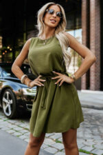 296-14 VICTORIA Trapezowa sukienka bez rękawków z wiązaniem w pasie - khaki-2