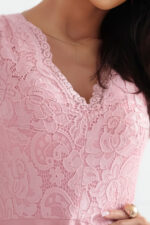 300-7 PATRICIA elegancka sukienka z dłuższym tyłem i koronkowym dekoltem - BRUDNY RÓŻ-4