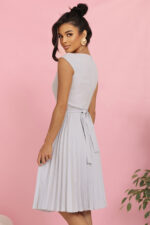 311-20 LILA Plisowana sukienka z krótkim rękawkiem i paskiem - SZARA-5