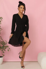 313-17 ISABELLE Polska plisowana sukienka z długim rękawem i dekoltem - CZARNA-4