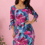 323-2 Wygodna sukienka oversize z wiązaniem na rękawkach - kolorowe kwiaty-1
