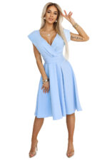 348-12 SCARLETT - rozkloszowana sukienka midi z kopertowym dekoltem i paskiem - BŁĘKITNA-7