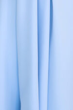 348-12 SCARLETT - rozkloszowana sukienka midi z kopertowym dekoltem i paskiem - BŁĘKITNA-5