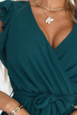 374-8 POLINA Plisowana sukienka z dekoltem i falbankami - ZIELONA-5