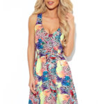 377-3 Trapezowa sukienka z dekoltem - kolorowy wzór-1