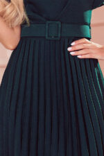 396-3 LAYLA Plisowana sukienka z paskiem - ZIELEŃ BUTELKOWA-5