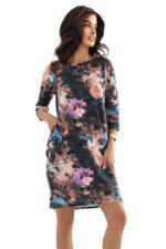 40-18 JOLA Oversize’owa sukienka z kieszeniami - czekoladowy odcień z kwiatowym wzorem-11