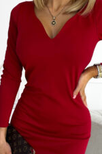 403-2 ANGELA Klasyczna sukienka z dekoltem i długim rękawkiem - BORDOWA-5