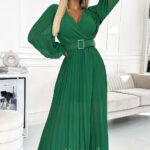 414-3 KLARA plisowana sukienka z paskiem i dekoltem - JASNA ZIELEŃ-1