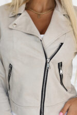 481-4 Zamszowa ramoneska z długim rękawkiem i zamkami - jasny beż-5