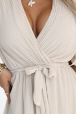 545-3 Długa sukienka z plisowanym dekoltem i wiązaniem - BEŻOWA-8