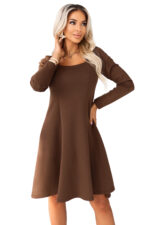 574-2 IVANA wygodna trapezowa sukienka z dekoltem i długim rękawkiem - czekoladowa-6