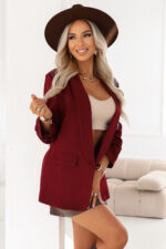 588-4 Damska klasyczna marynarka z drapowanymi rękawkami - bordowa-5