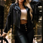 624-3 Krótka ramoneska z frędzlami z miękkiej eco skóry - czarna-1