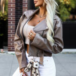 626-3 Stylowa ramoneska z miękkiej ekoskóry, z paskiem i asymetrycznym zamkiem - cappuccino-1