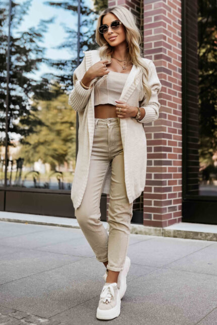 629-1 Wygodny kardigan oversize z kapturem i stylową naszywką - beżowy-2