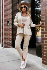 630-1 Ciepły kardigan z kieszeniami i ściągaczami na rękawach - beżowy-4