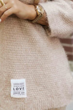 631-1 Stylowy kardigan z miękkiej sweterkowej dzianiny - beżowy-8