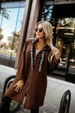 632-2 Casualowy płaszczyk z zamkiem i modnymi detalami - czekoladowy-4