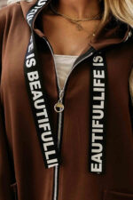 632-2 Casualowy płaszczyk z zamkiem i modnymi detalami - czekoladowy-8