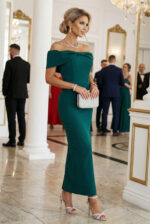 644-1 Zmysłowa sukienka midi hiszpanka z kokardą na dekolcie - butelkowa zieleń-7