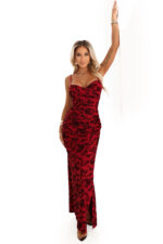 645-2 Dopasowana sukienka maxi z kopertowym dekoltem i rozcięciem - bordowa z eleganckim wzorem-8