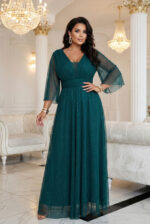654-1 Długa połyskująca sukienka plus size z dekoltem i transparentnym rękawkiem - zieleń butelkowa-8