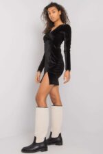 Sukienka Model RV-SK-7343.29X Black - Rue Paris -2