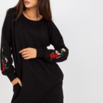 Sukienka Model RV-SK-8088.59 Black - Rue Paris -1