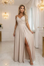 299-20 CHIARA Sukienka maxi na ramiączkach z kopertowym dekoltem i rozcięciem na nodze - szampański beż z brokatem-5