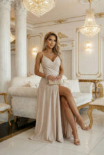 299-20 CHIARA Sukienka maxi na ramiączkach z kopertowym dekoltem i rozcięciem na nodze - szampański beż z brokatem-6