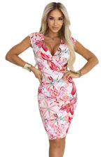 379-6 BOYKA Dopasowana sukienka midi z kopertowym dekoltem - biała w różowe kwiaty-7