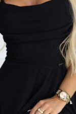 589-5 Sukienka maxi na ramiączkach z gorsetowym wiązaniem na plecach i rozcięciem - czarna-9