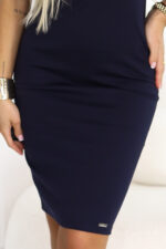 608-2 Zmysłowa ołówkowa sukienka z krótkim rękawkiem i ozdobnym dekoltem - granatowa-6