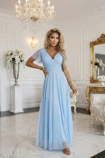 635-6 MELANIA długa błyszcząca suknia z dekoltem i krótkim rękawkiem - błękitna-7