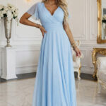 635-6 MELANIA długa błyszcząca suknia z dekoltem i krótkim rękawkiem - błękitna-1