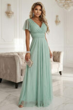 635-8 MELANIA długa błyszcząca suknia z dekoltem i krótkim rękawkiem - pistacjowa-7