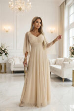 655-4 Długa połyskująca w świetle suknia z dekoltem i transparentnym rękawkiem - szampański beż-9
