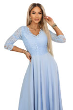 309-15 AMBER elegancka długa koronkowa suknia z dekoltem - błękitna-10