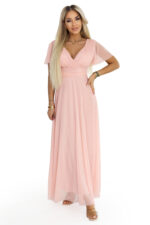 635-7 MELANIA długa błyszcząca suknia z dekoltem i krótkim rękawkiem - brzoskwiniowa-11