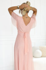 635-7 MELANIA długa błyszcząca suknia z dekoltem i krótkim rękawkiem - brzoskwiniowa-5