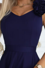 643-4 Elegancka wieczorowa suknia maxi z rozcięciem i różami - granatowa-7