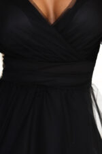 664-3 Długa sukienka maxi z tiulowymi rękawami i kopertowym dekoltem - czarna-7